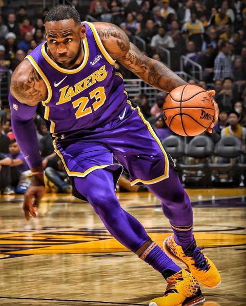 美记爆料：保罗办万圣节派对，快船全队仅比尔和祖巴茨出席（美媒爆料：保罗举办万圣节派对，快船仅比尔与祖巴茨到场）