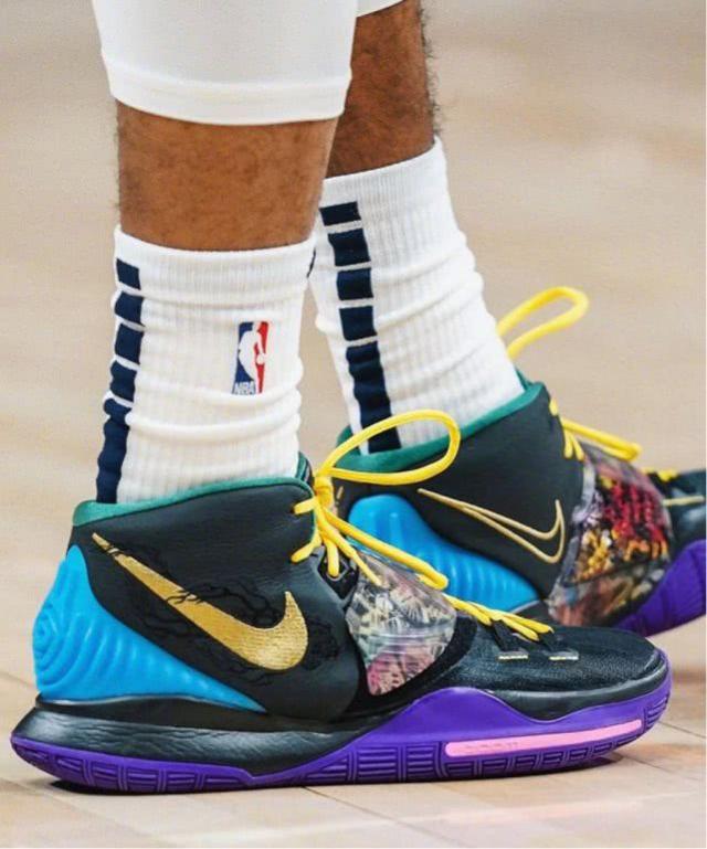 詹姆斯关键助攻锁定胜利（詹姆斯关键助攻锁定胜局）