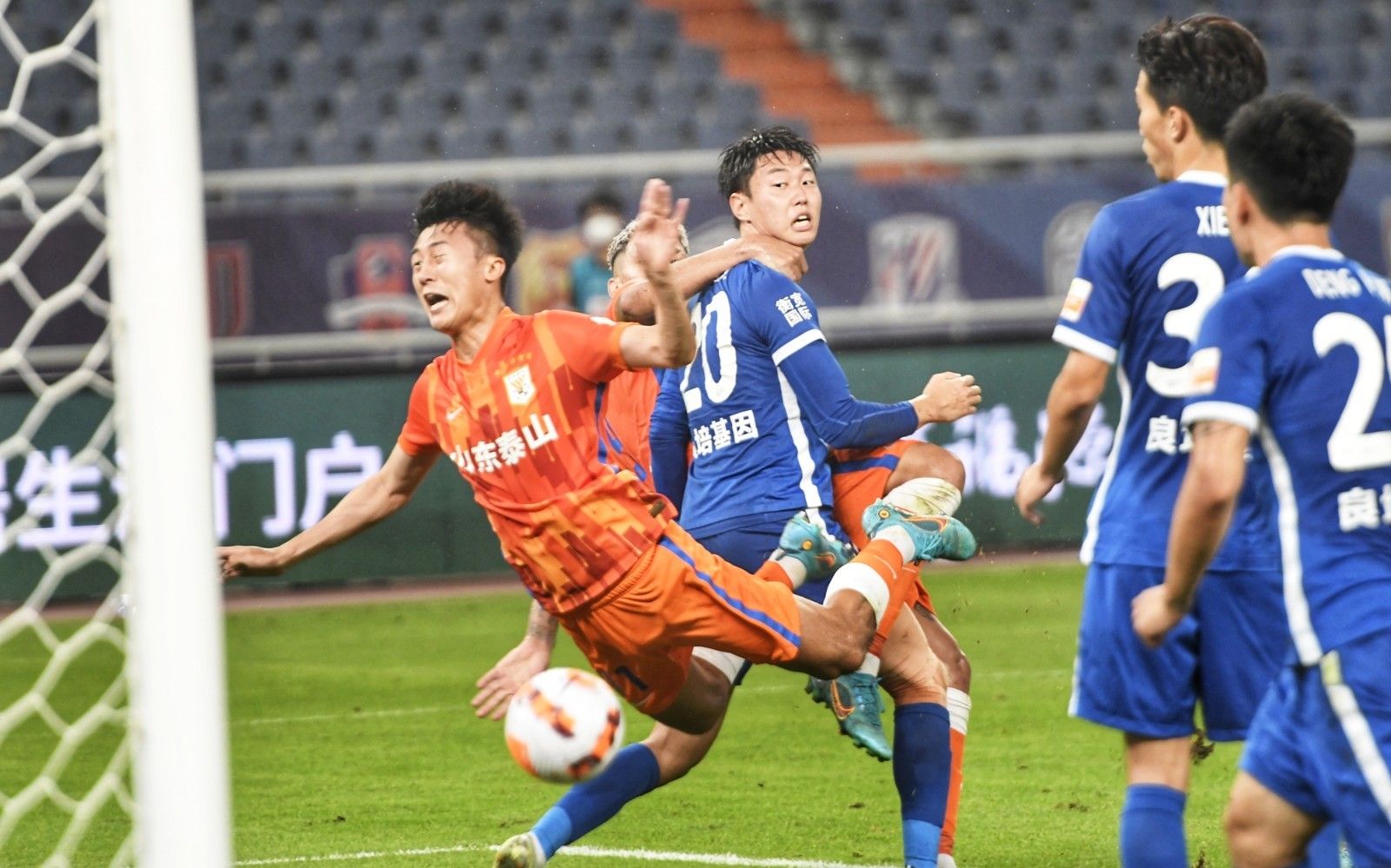 巴尔韦德：近期比赛让我精神备受煎熬，姆巴佩让全队心安（巴尔韦德坦言近期比赛精神压力巨大，姆巴佩让全队更安心）