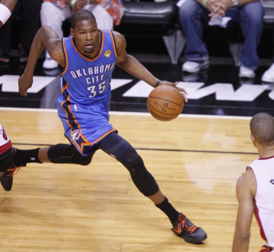 巴黎人报盛赞埃唐-姆巴佩：他敢于冒险，敢于发声，永不放弃（巴黎人报力赞埃唐-姆巴佩：敢闯敢言，永不言弃）