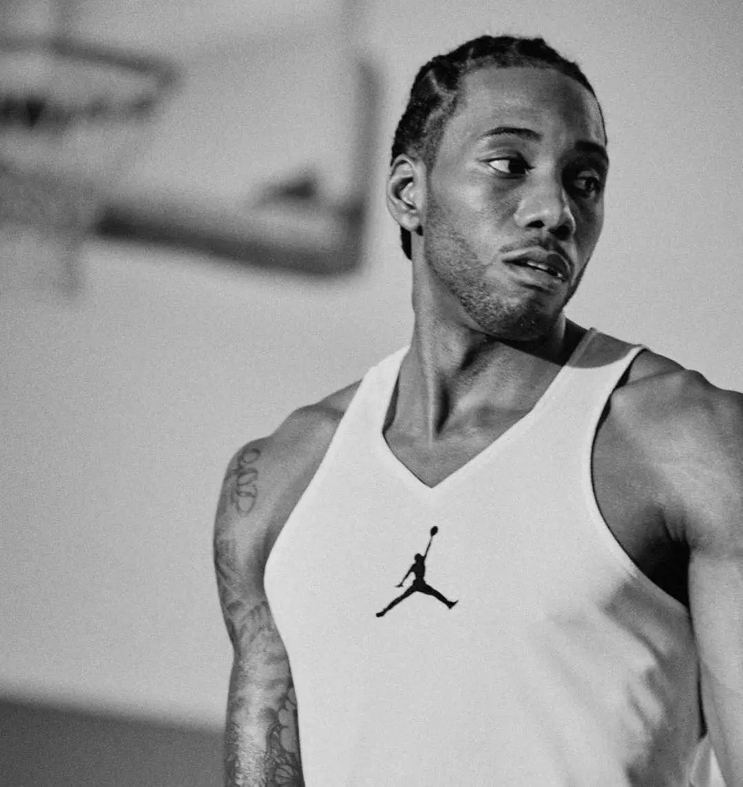 湖人浓眉哥篮下统治力助球队获胜（浓眉禁区制霸，助湖人取胜）