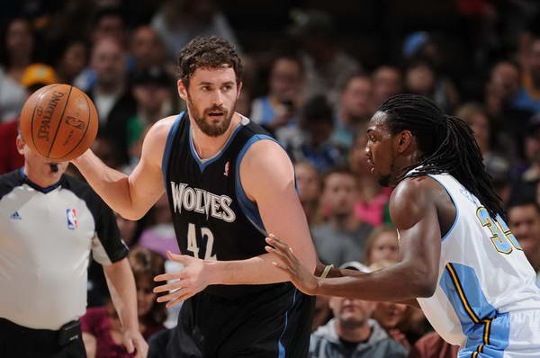 大卫·詹姆斯半场表现抢眼，数据全面开花（大卫·詹姆斯半场高光，数据多点开花）