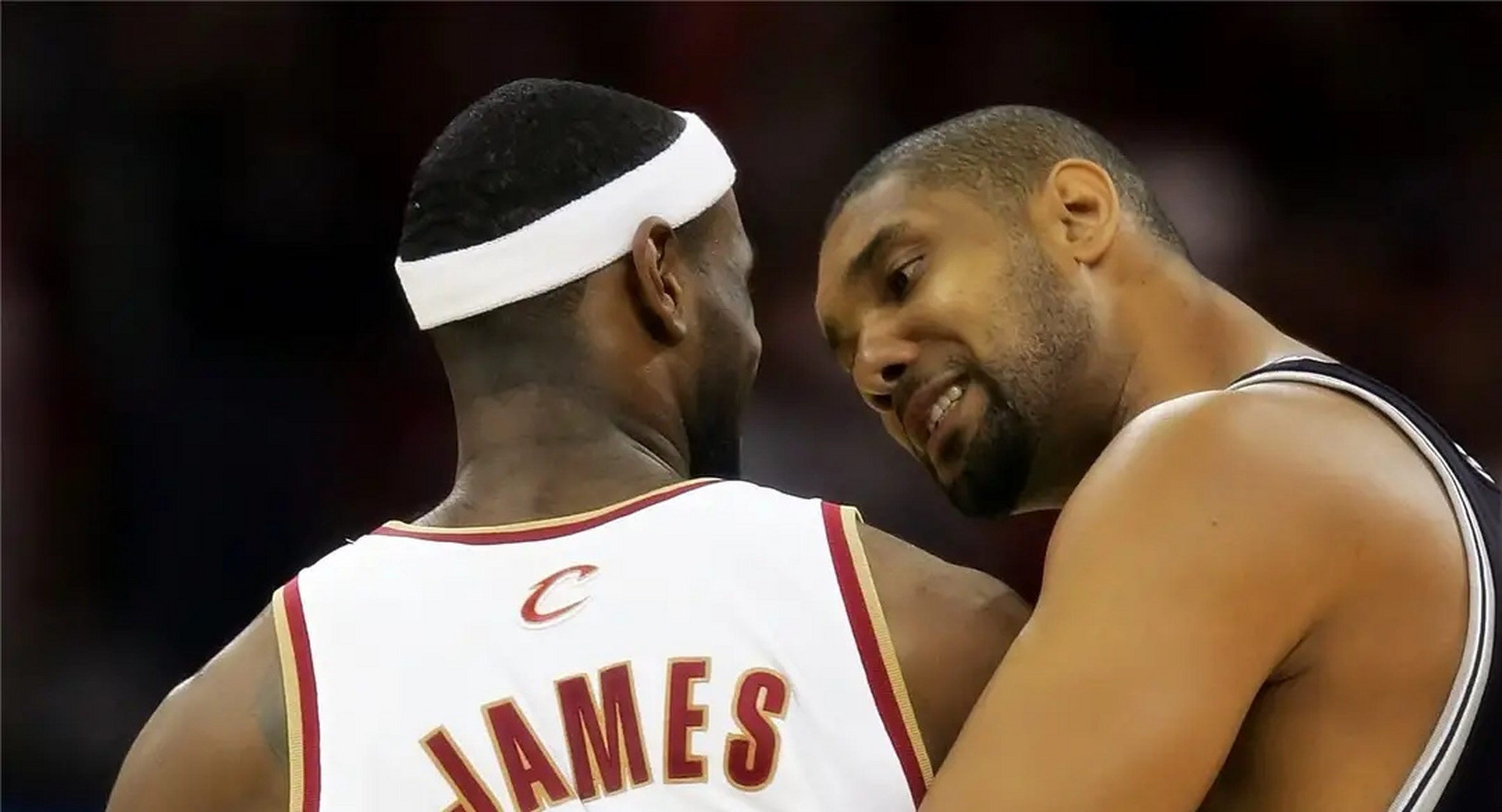 英媒：曼联、曼城和枪手有意布朗，他的解约金不超过5500万欧（英媒：曼联、曼城及阿森纳有意引进布朗，解约金上限约5500万欧）