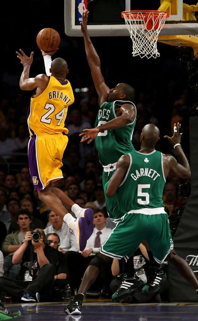 【菜鸟】哈珀遇冷8中0仅得1分 雷诺12分14板 特雷·约翰逊19分7板（哈珀低迷8投0中仅1分，雷诺12分14板，特雷-约翰逊19分7板）