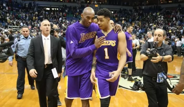 欧文快攻一条龙完成得分（欧文一条龙快攻上篮得手）