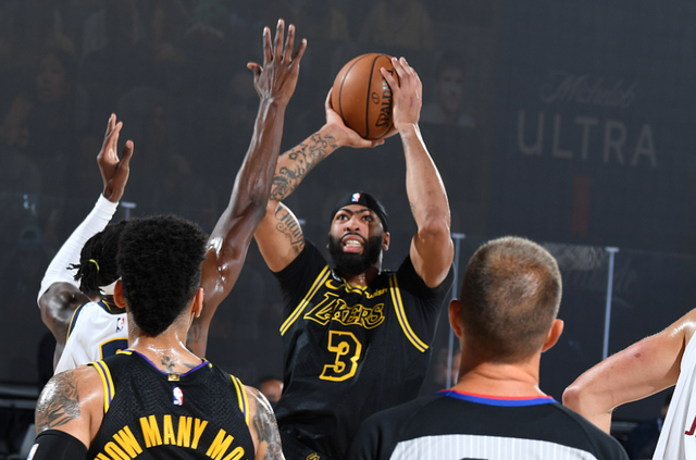 科比·怀特第三节4中4独砍12分，帮助公牛占据上风（科比·怀特第三节火力全开，四投全中斩获12分，助公牛占据优势）