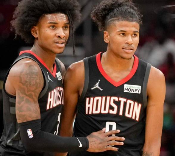 西媒：皇马承认维尼修斯被负面舆论包围，但俱乐部全力支持他（西媒：皇马称维尼修斯深陷负面舆论，但俱乐部坚定力挺）