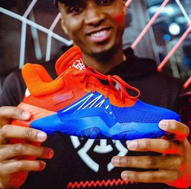 奥尔莫肩伤缺阵一个月，巴萨迎赛季关键考验（奥尔莫肩伤休战四周，巴萨迎来赛季关键期考验）