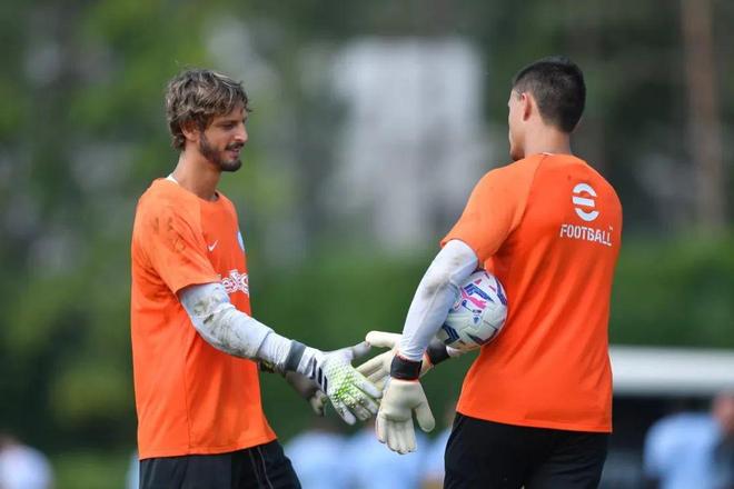 欧冠积分榜形势：拜仁阿森纳全胜，巴黎皇马遭首败，意甲陷危机（欧冠积分局势：拜仁、阿森纳全胜在握，巴黎、皇马遭遇首败，意甲告急）