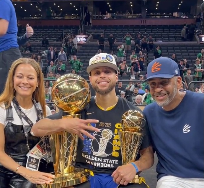 开拓者VS魔术裁判报告：出现1次漏判 小卡特防守三秒违例（开拓者战魔术裁判报告：仅一次漏判，小卡特防守三秒违例）