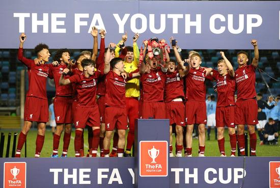 里夫斯：虽然文班缺席但福克斯状态正佳，我们要坚决执行战术（里夫斯：尽管文班缺阵，福克斯手感火热，我们必须坚定贯彻战术部署）