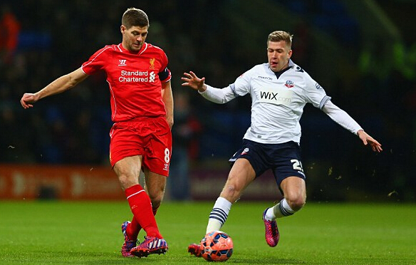 汉诺威96队长拍卖球衣支持罕见病研究，其父曾因该病去世（汉诺威96队长拍卖球衣为罕见病研究筹款，其父曾因该病离世）