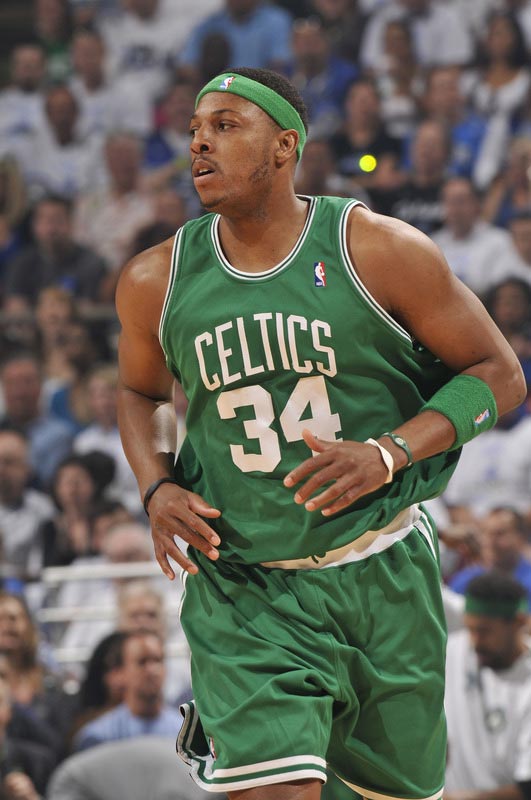 兑现天赋！弗拉格面对掘金半场10中9爆砍22分4板4助1断1帽（天赋尽显！弗拉格对阵掘金半场10投9中轰下22分4板4助1断1帽）