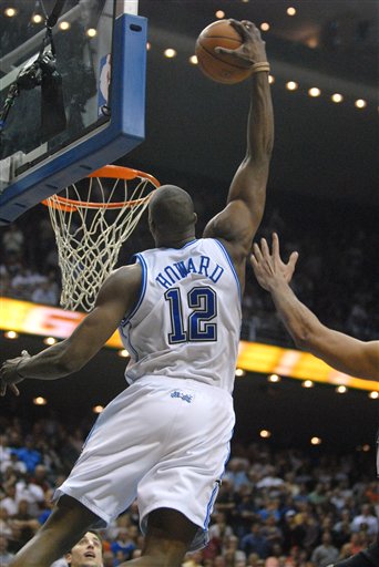 英超半场：B费破门，贝勒加德建功，狼队1-1曼联（英超半场：B费先拔头筹，贝勒加德扳平，狼队暂1-1曼联）