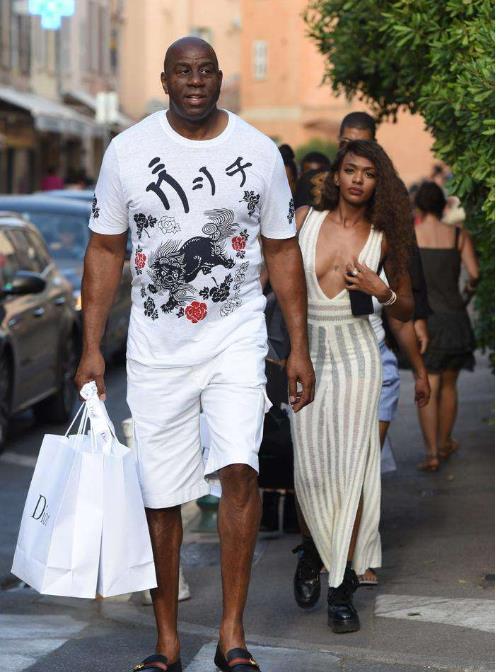 白宫官员：给川普颁和平奖是FIFA的提议；球迷应合法赴美观赛（白宫官员：向川普颁和平奖为FIFA建议，呼吁球迷合法赴美观赛）