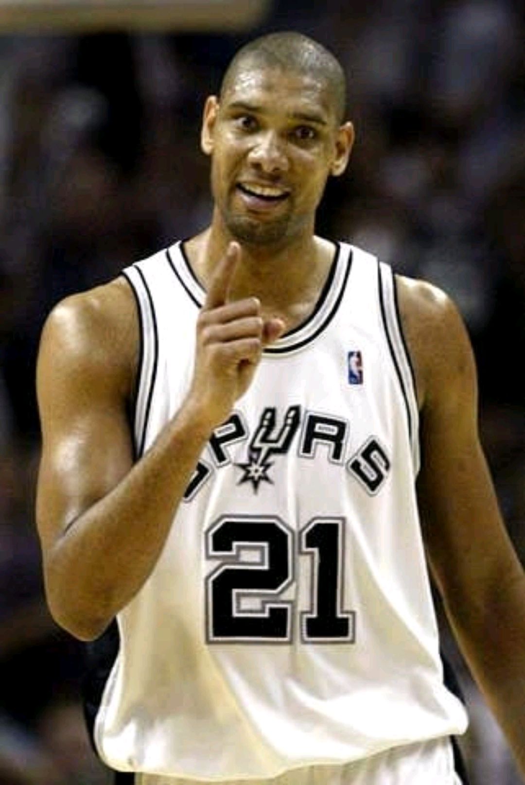 贡献精彩滑翔扣篮！杨瀚森半场8分2篮板，混音落后国王15分（杨瀚森半场8分2篮板上演滑翔暴扣，混音半场落后国王15分）