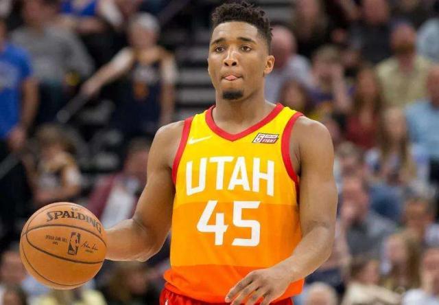 近15年谷歌每年搜索量最高球员：C罗10次断崖领先，梅西仅1次（谷歌近15年年度最热球员：C罗10次一骑绝尘，梅西仅1次登顶）