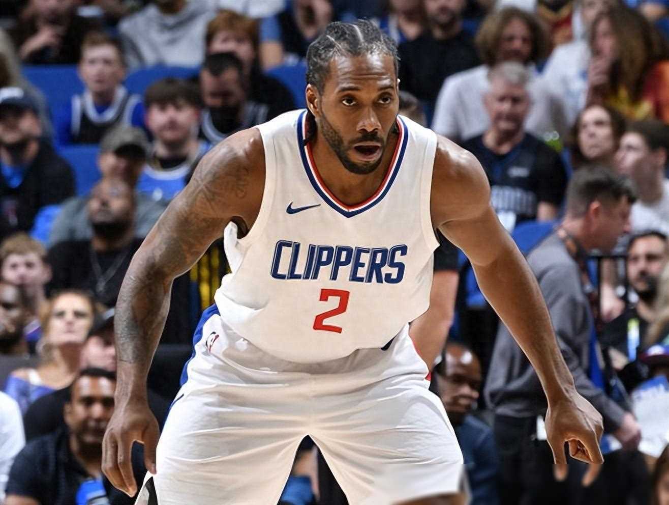 32岁津门虎王牌队长正式转会上港，亚冠首轮亮相柔佛引关注（32岁津门虎王牌队长官宣加盟上港，亚冠首轮对阵柔佛成焦点）