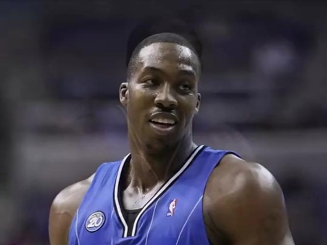 沃尔什空中拉拽很危险&麦康纳为米卡·波特出头 双方冲突推搡！（沃尔什空中拉人险象环生，麦康纳替米卡·波特出头，双方爆发推搡冲突）