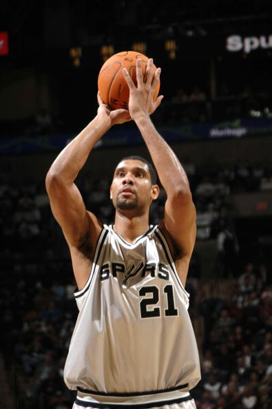 哈登火线复出贡献21+10+4，关键3+1为快船锁定胜局（哈登火速回归砍下21分10助4板，末节关键3+1助快船锁定胜利）